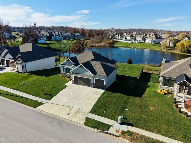 814 NW Hickory Ridge Drive, Grain Valley, MO 64029