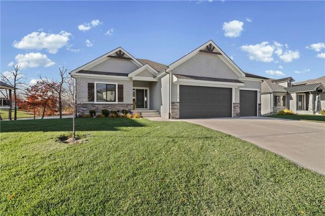 814 NW Hickory Ridge Drive, Grain Valley, MO 64029