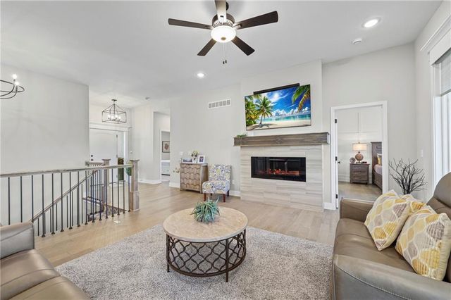 814 NW Hickory Ridge Drive, Grain Valley, MO 64029