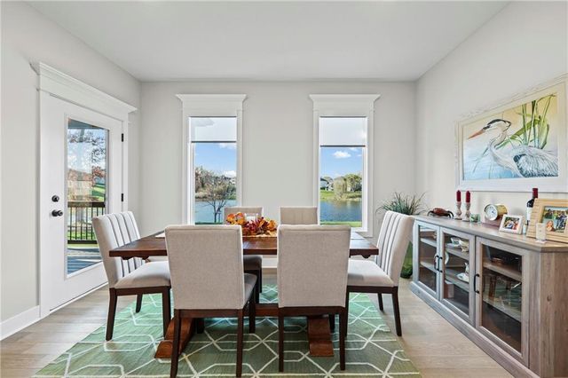 814 NW Hickory Ridge Drive, Grain Valley, MO 64029