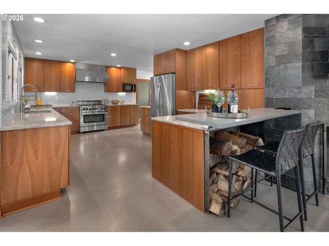 3105 Sw 98TH Ave, Portland, OR 97225