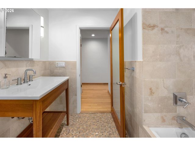 3105 Sw 98TH Ave, Portland, OR 97225