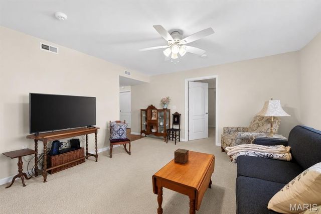 2021 Piedmont Circle 201, St Peters, MO 63304