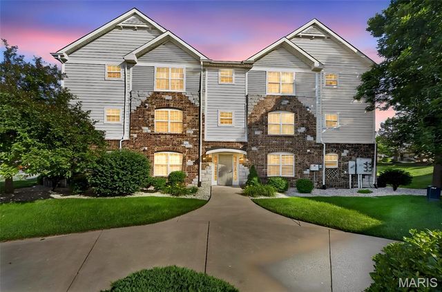 2021 Piedmont Circle 201, St Peters, MO 63304