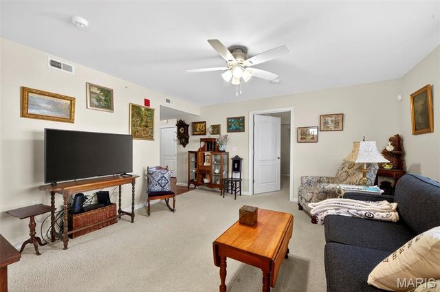 2021 Piedmont Circle 201, St Peters, MO 63304