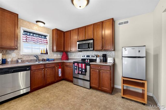 2021 Piedmont Circle 201, St Peters, MO 63304