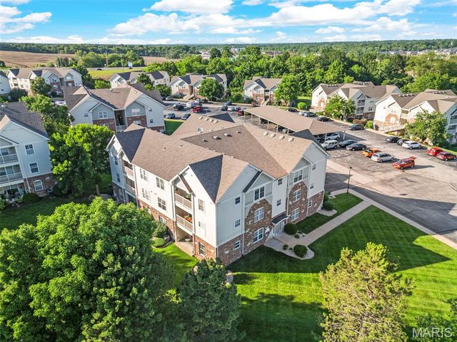 2021 Piedmont Circle 201, St Peters, MO 63304