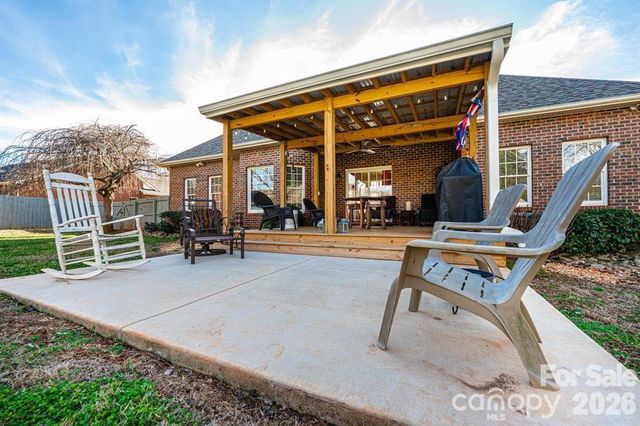 3992 Brickfield Street, Hickory, NC 28602