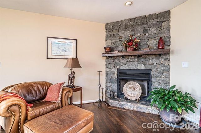 3992 Brickfield Street, Hickory, NC 28602