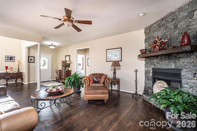 3992 Brickfield Street, Hickory, NC 28602