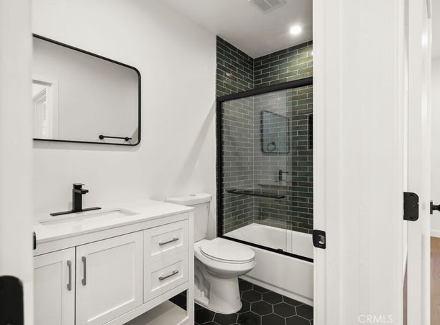 1731 S New Hampshire Avenue, Los Angeles, CA 90006