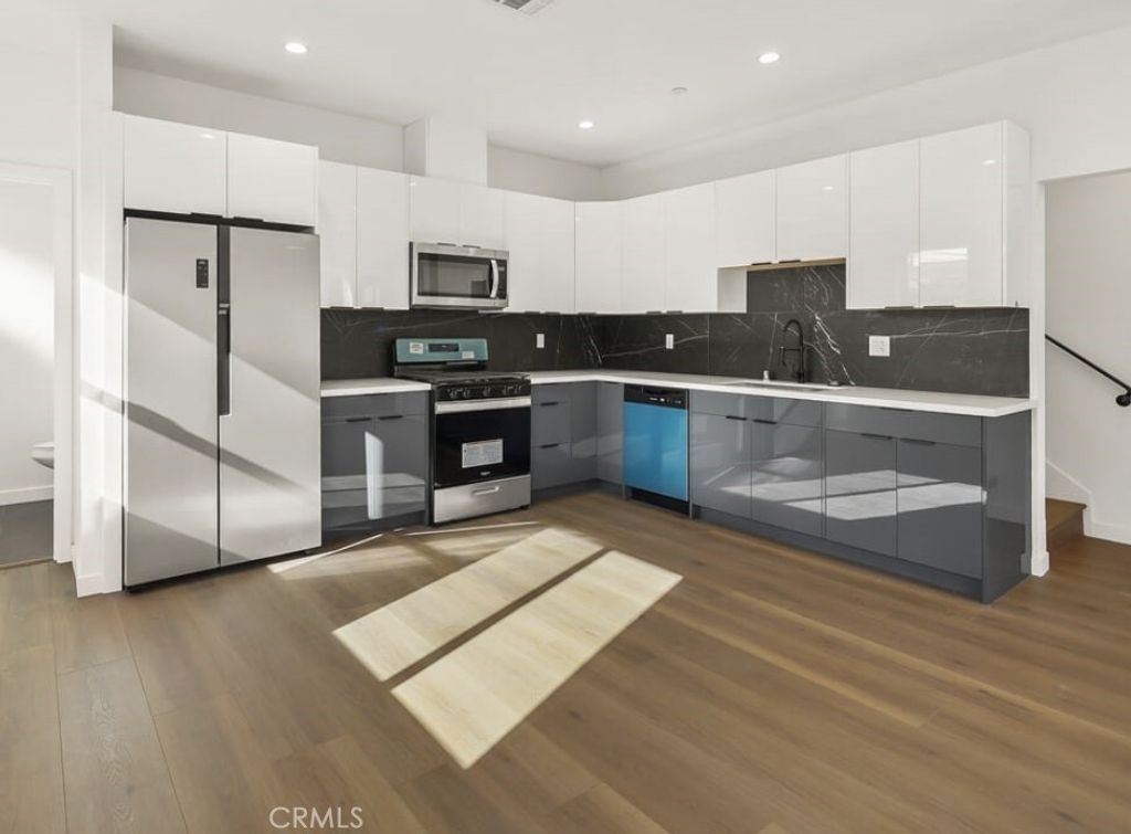 1731 S New Hampshire Avenue, Los Angeles, CA 90006 — photo 3