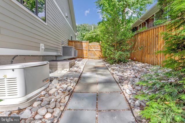 1712 EAST AVE, Mclean, VA 22101