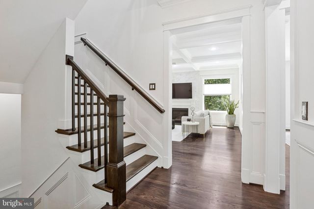 1712 EAST AVE, Mclean, VA 22101