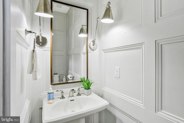 1712 EAST AVE, Mclean, VA 22101