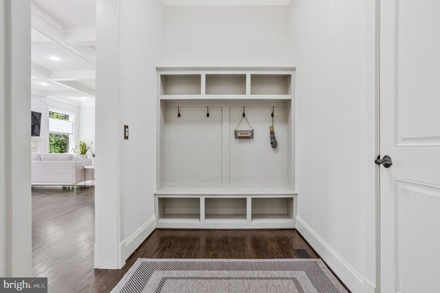 1712 EAST AVE, Mclean, VA 22101