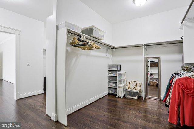 1712 EAST AVE, Mclean, VA 22101