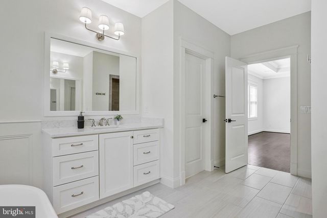 1712 EAST AVE, Mclean, VA 22101