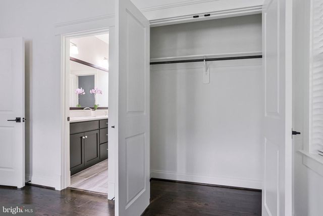 1712 EAST AVE, Mclean, VA 22101