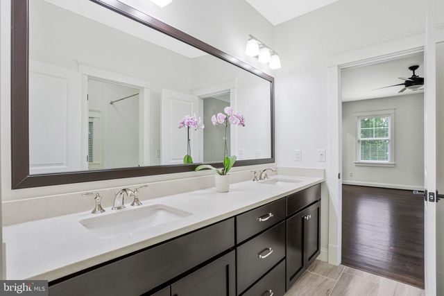 1712 EAST AVE, Mclean, VA 22101