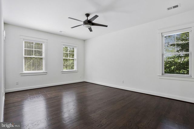 1712 EAST AVE, Mclean, VA 22101