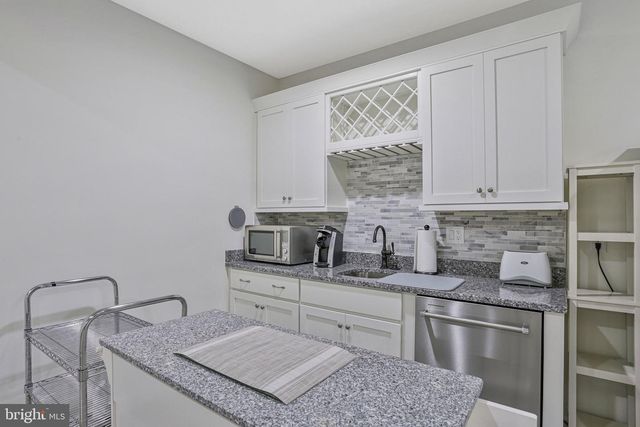 1712 EAST AVE, Mclean, VA 22101