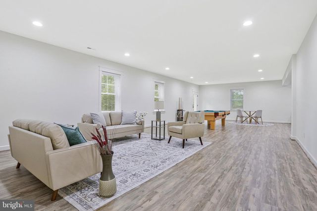 1712 EAST AVE, Mclean, VA 22101