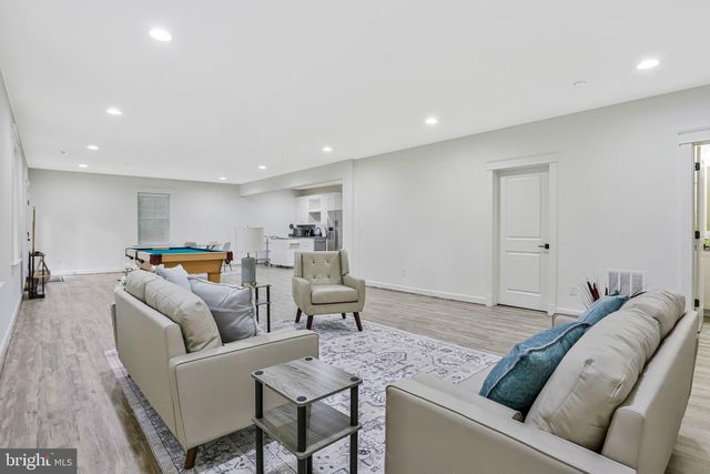 1712 EAST AVE, Mclean, VA 22101