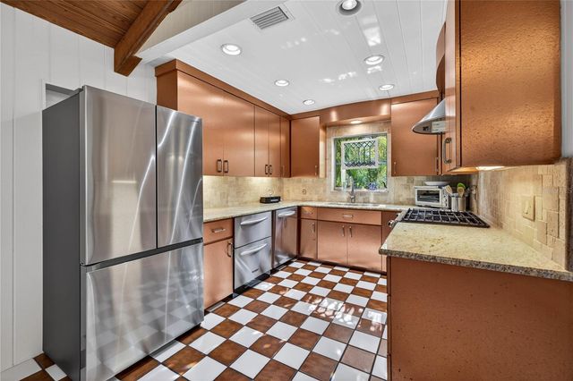6113 10TH AVENUE S, Gulfport, FL 33707