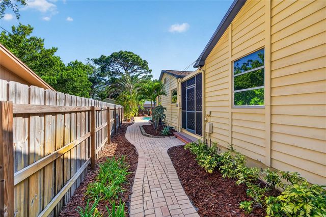 6113 10TH AVENUE S, Gulfport, FL 33707