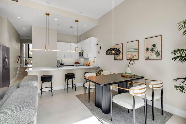 1558 4TH STREET 208, Sarasota, FL 34236