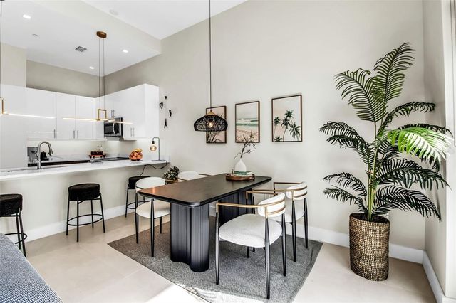 1558 4TH STREET 208, Sarasota, FL 34236