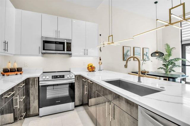 1558 4TH STREET 208, Sarasota, FL 34236