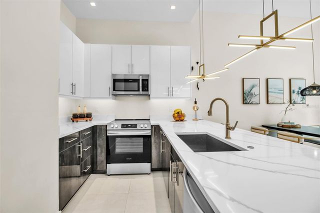 1558 4TH STREET 208, Sarasota, FL 34236