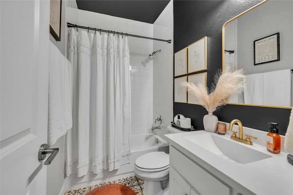 Image 22 of property listing at 408 Gibbons Creek Trail, Mckinney, TX 75071