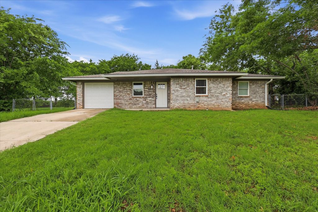 1701 Aster Street, Gainesville, TX 76240