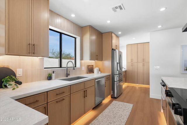 5334 E SHERIDAN Street, Phoenix, AZ 85008