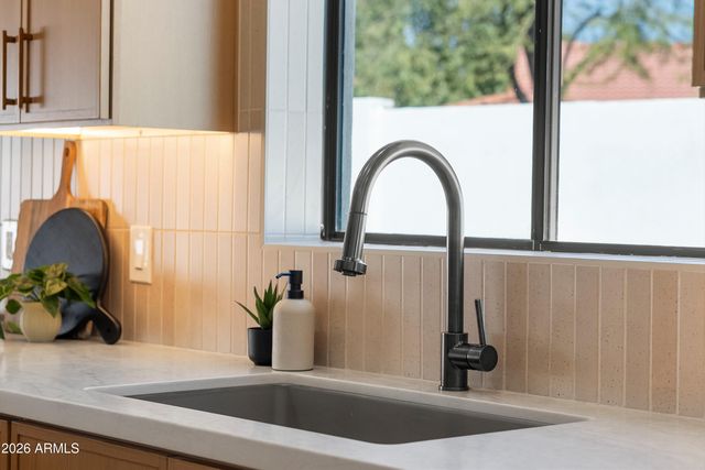 5334 E SHERIDAN Street, Phoenix, AZ 85008