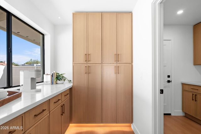 5334 E SHERIDAN Street, Phoenix, AZ 85008