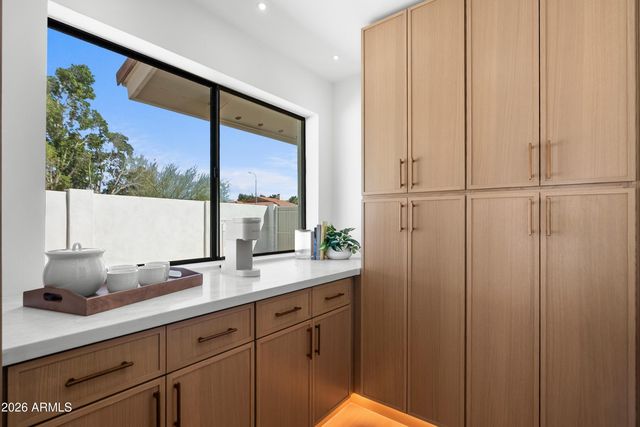 5334 E SHERIDAN Street, Phoenix, AZ 85008