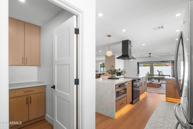 5334 E SHERIDAN Street, Phoenix, AZ 85008