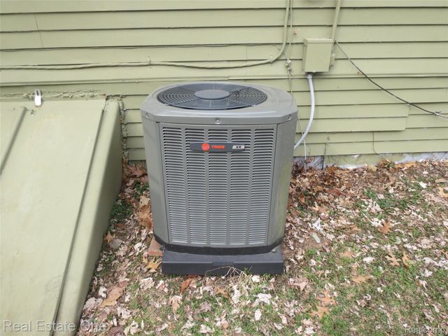 1648 Lombardy, Highland Charter Township, MI 48356