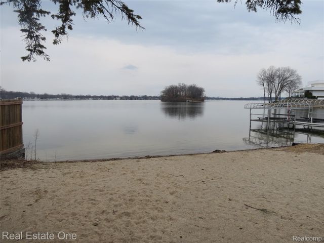 1648 Lombardy, Highland Charter Township, MI 48356