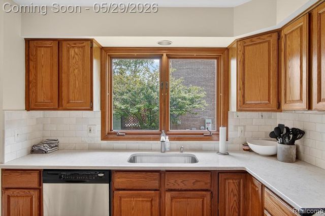 20308 Gary Lane, Livonia, MI 48152