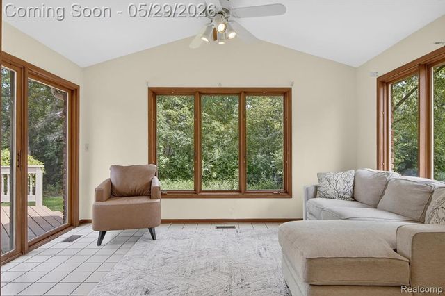 20308 Gary Lane, Livonia, MI 48152