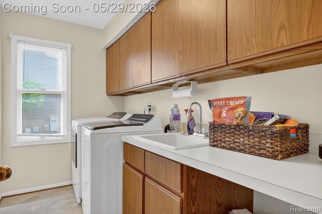 20308 Gary Lane, Livonia, MI 48152