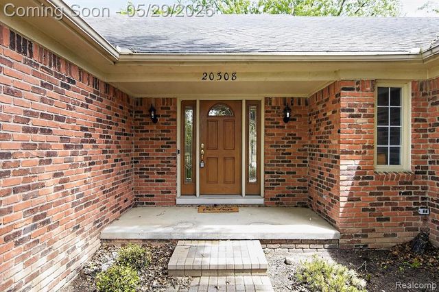 20308 Gary Lane, Livonia, MI 48152