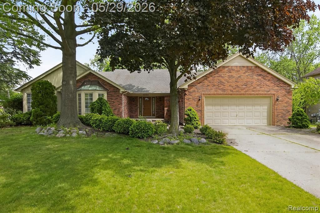 20308 Gary Lane, Livonia, MI 48152
