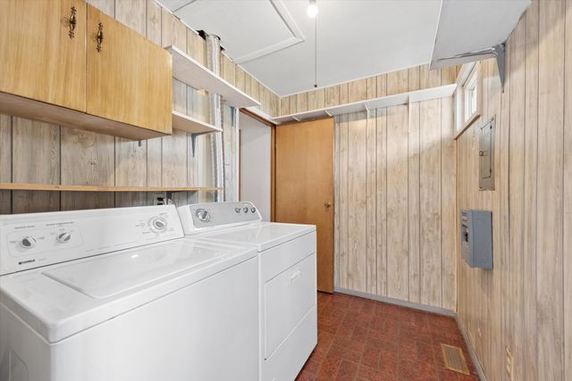 2942 W 76th Lane, Merrillville, IN 46410