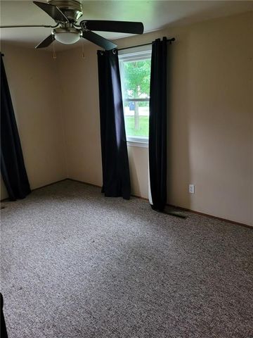 8105 N SUMMIT Street, Kansas City, MO 64118